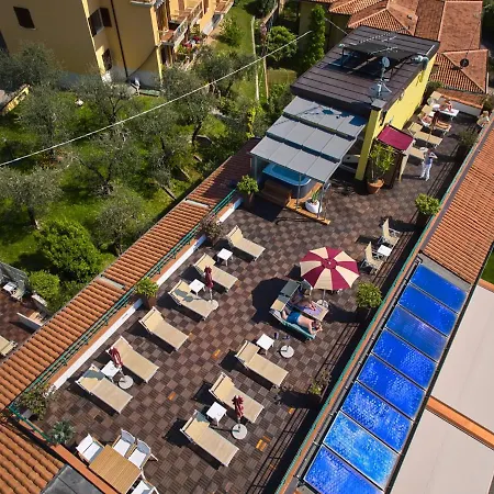 فندق Smeralda 3*