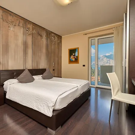 فندق Smeralda 3*