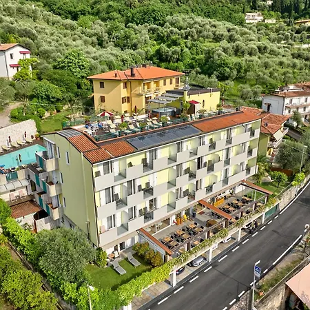 فندق Smeralda 3*