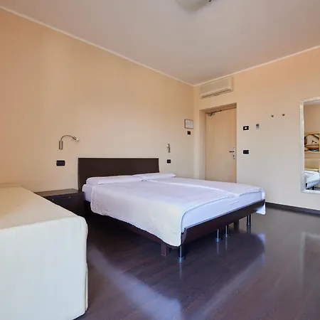 فندق Smeralda 3*