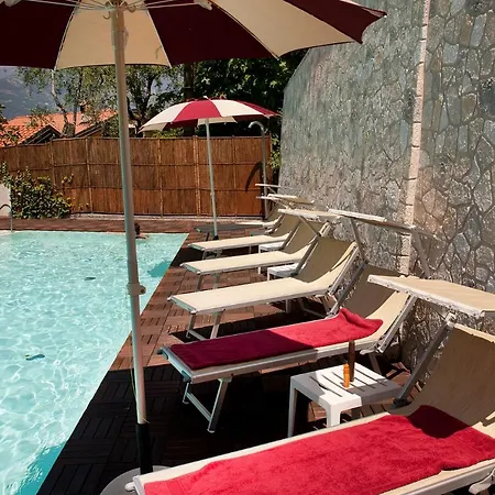 Smeralda Отель Мальчезине